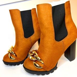 NWT Lux Chelsea Combat Ankle Boots - Chestnut Tan Brown w/Gold Chain Detail